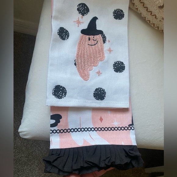 Halloween ghost pink hand towels - Picture 4 of 4